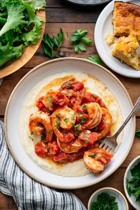 Serve this easy shrimp and grits with gravy for breakfast, brunch, or dinner. It's classic Southern comfort food at its best! Shrimp And Grits With Gravy, Easy Shrimp And Grits, Quick Grits, Instant Grits, How To Cook Grits, Shrimp N Grits Recipe, Southern Comfort Food, The Seasoned Mom, Grits Recipe