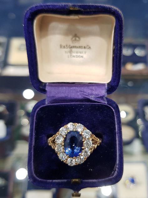 Antique Diamond And Sapphire Engagement Ring, Sapphire Vintage Engagement Ring, Sapphire Antique Ring, Colored Stone Engagement Rings, Blue Sapphire Wedding Ring, Sapphire Jewellery, Tanzanite Engagement Ring, Vintage Engagement Rings Sapphire, Saphir Ring