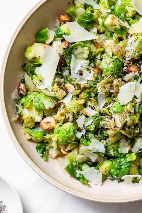 Brussels Sprouts Gratin, Shredded Brussel Sprouts, Healthy Turkey, Sprout Recipes, Brussels Sprouts Recipe, Eat Seasonal, Skinny Taste Recipes, Pasta Dish, Challah