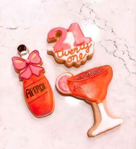 21st birthday | Aperol Spritz sugar cookies Aperol Spritz Cookies, Aperol Spritz Cake, Aperol Cake, 2022 Ending, Summer Spritz, Summer Sugar Cookies, 21st Ideas, Summer At The Beach, Spritz Cookies