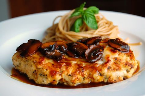 Quick Italian Recipes, Pesto Pasta Dishes, Easy Chicken Marsala, Easy Italian Dinner, Pan Fried Chicken Breast, Chicken Marsala Easy, Recipe Copycat, Minute Chicken, Marsala Recipe