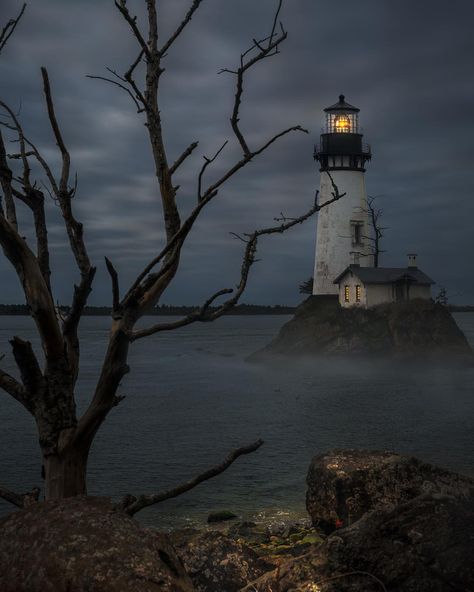 2024 Prompts, Moody Sea, The Light Between Oceans, Nautical Aesthetic, Dark Beach, Inktober 2024, Lighthouse Photos, Lighthouse Keeper, Lighthouse Art