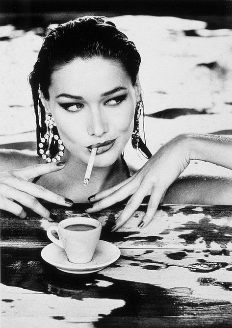 1995 Ellen von Unwerth, Carla Bruni for Lavazza. Western Outfits Men, Models 90s, Ellen Von Unwerth, 90s Supermodels, Best Teeth Whitening, 90s Models, Carla Bruni, The Kiss, Halloween 2024