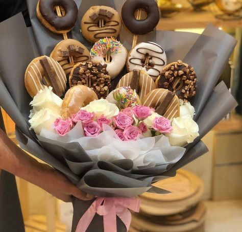 Donut Bouquet, Food Bouquet, Ribbon Crafts Diy, Edible Arrangements, Flower Gift Ideas, Mini Donuts, Ribbon Crafts, Flower Crafts, Flower Gift