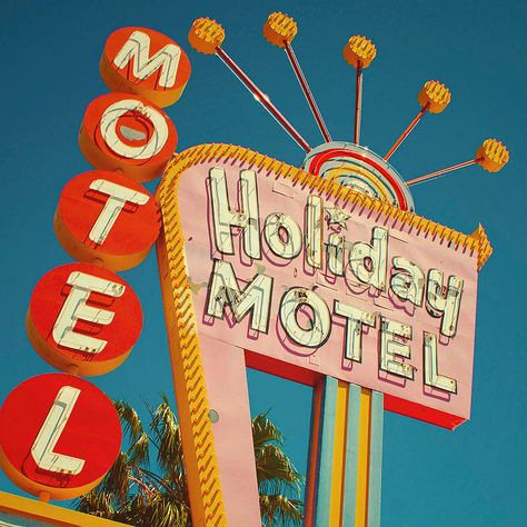 uranium fever on Twitter: "here to tell you that the architectural design people most associate with the 1950's was referred to as "googie" and im also here to tell you that it also fucks https://t.co/Vl72GDRTCu" / Twitter Estilo Kitsch, Motel Sign, Retro Signage, Googie Architecture, Bank Of America Stadium, Sign Photography, Soldier Field, Vintage Neon Signs, Retro Sign