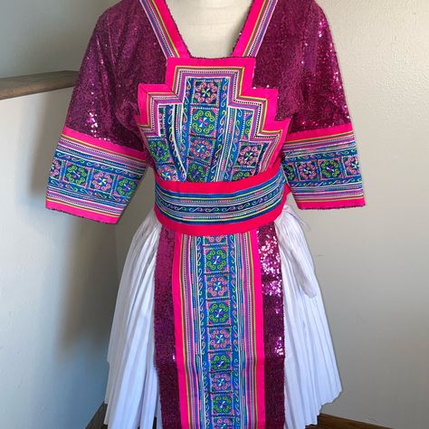 Hmong Outfit, Hmong Fashion, Hmong Clothes, Batik, Pink Blue, Pink Ladies, Apron, Color Blue, Embroidery