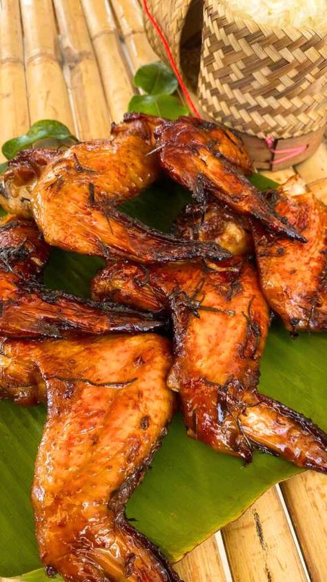 6 Marinated Thai chicken wings with a portion of sticky rice next to it. Lemongrass Chicken Wings, Laos Chicken Wings, Lao Chicken Wings, Thai Chicken Marinade, Healthy Wings, Thai Chicken Wings Recipe, Asian Grilled Chicken, Thai Chicken Wings, Gai Yang