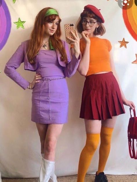 Halloween College Party, Halloween Group Costumes, Diy Haunted House Props, Girl Group Costumes, Halloween Group, Diy Halloween Games, College Party, Disney Halloween Costumes, College Halloween