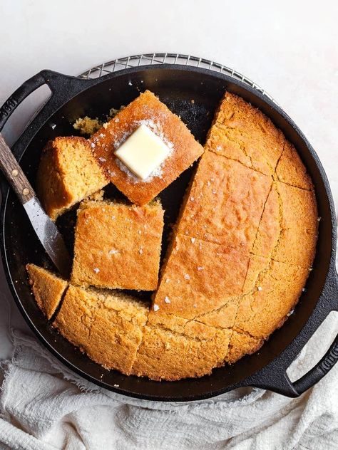 This easy Gluten Free Skillet Cornbread is baked in a cast iron skillet and delivers rich, buttery flavor every time. Perfect with soups, stews, or on its own, this recipe is ideal for any meal. Gluten Free Vegan Cornbread, Cornbread Gluten Free, Gluten Free Cornbread Recipe, Southern Cornbread Recipe, Vegan Cornbread, Cornbread Easy, Gluten Free Cornbread, Skillet Cornbread, Southern Cornbread