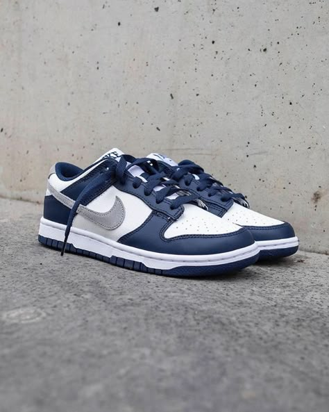 Nike Dunk Low Bleu Marine, Nike Dunk Midnight Navy, Nike Blue Dunks, Nike Dunks Low Blue, Dark Blue Dunks, Dark Blue Nike Shoes, Navy Blue Dunks, Navy Dunks, Navy Nike Shoes