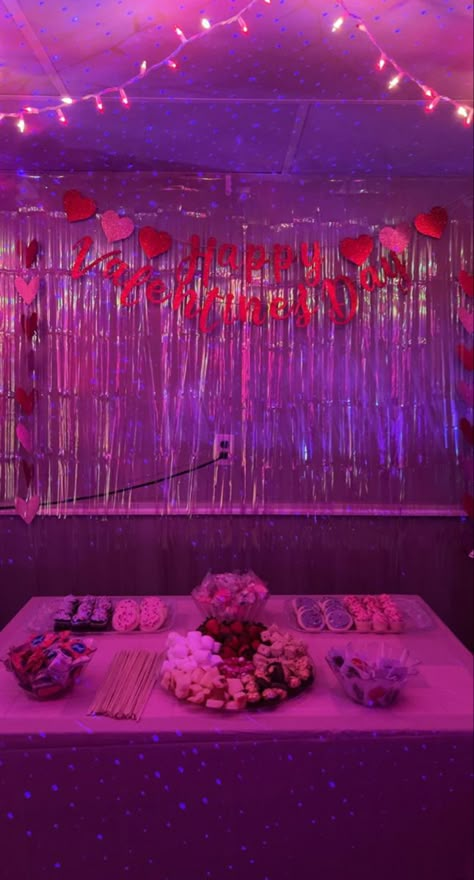 Pink And Purple 18th Birthday Party, Pink And Violet Birthday Theme, Purple And Red Birthday Party Ideas, Pink Purple Red Party Decor, Dark Purple Party Aesthetic, Purple Hotel Room Birthday Decorations, Red Party Decorations, Vday Party, Red Birthday Party