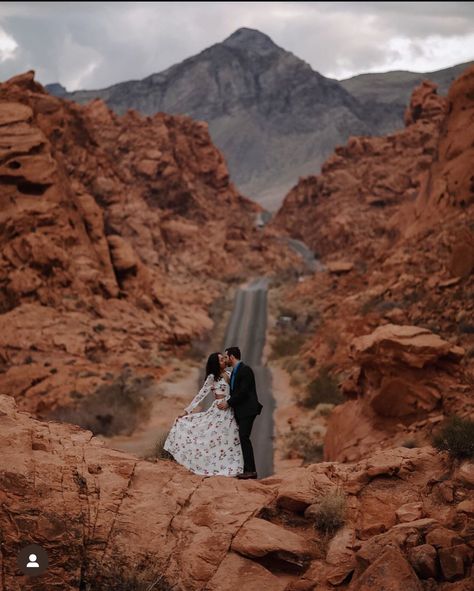 Valley Of Fire Wedding, Desert Engagement Shoot, Fire Wedding, Fire Photos, Wedding Las Vegas, Wedding 2025, Valley Of Fire, Las Vegas Wedding, La Wedding