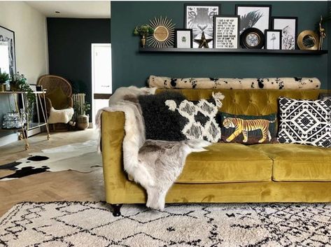 Living Room Dark Sofa, Lime Green Sofa, Green Sofa Living Room Ideas, Lime Green Bedrooms, Dark Sofa, Gold Couch, Green Couch Living Room, Green Sofa Living, Green Sofa Living Room