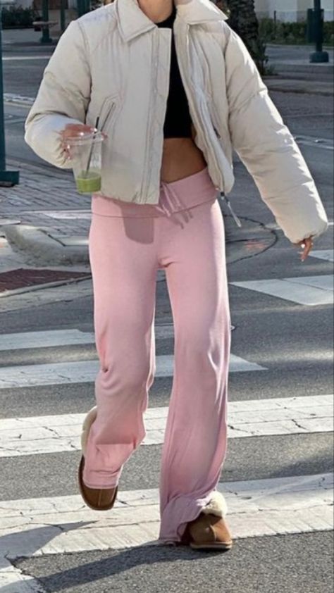 Pink Exercise Outfit, Pink Sweatpants Aesthetic, Pink Girly Outfits Classy, Pink Yoga Pants Outfit, Girly Loungewear, Pink Sweatpants Outfit, Pink Outfit Set, Pink Loungewear, Pink Pilates Princess