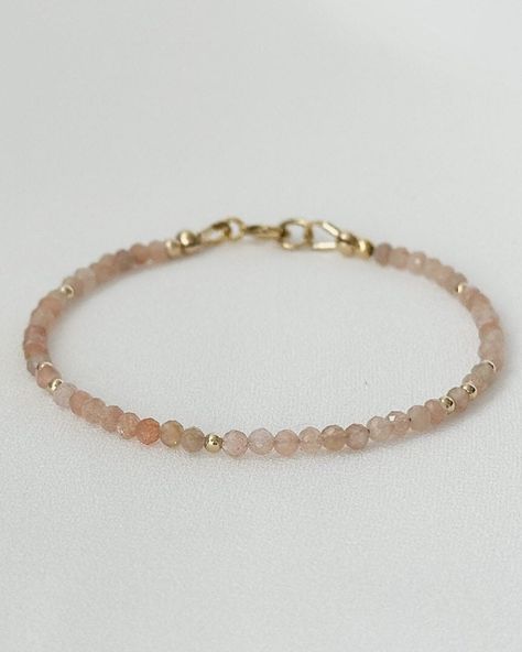 Dainty Peach Moonstone Gemstone Bead Bracelet @michelleljewelry Etsy, Instagram , Pinterest Pearl Bracelets, Bracelet Crystal, Moonstone Beads, Bracelet Gemstone, Gemstone Beaded Bracelets, Gemstone Jewelry Handmade, Peach Moonstone, June Birthstone, Pearl Gemstone