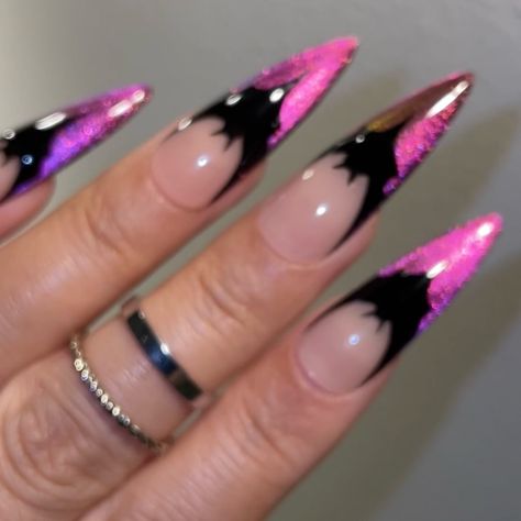 Black And Purple Halloween Nails, Cat Eye Halloween Nails, Cat Eye Effect Nails, Weird Nails, Scary Nail Art, Purple Halloween Nails, Bohemian Nails, Spooky Nail, Bat Nails