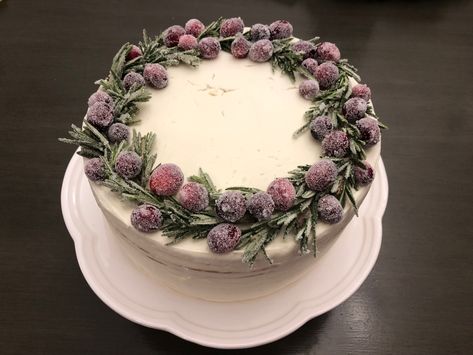 Rosemary Cake Decoration, Sugared Rosemary, Sugared Cranberry, Rosemary Cake, Cranberry Cake, Sugared Cranberries, Christmas Cake Decorations, Rosemary Leaves, Beautiful Cake