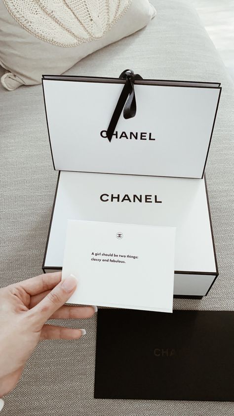 Chanel Packaging, Luxury Brand Packaging, Product Packaging Design, Luxury Packaging Design, Clothing Packaging, Small Business Packaging Ideas, Handmade Packaging, Branding Design Packaging, Small Business Packaging