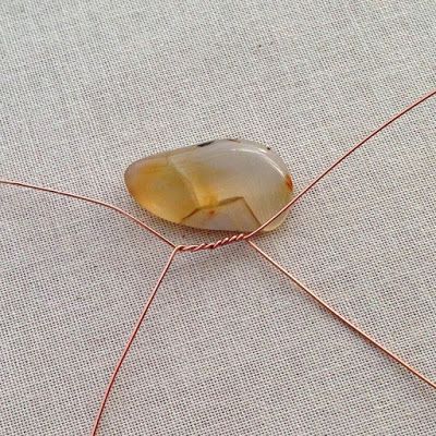 How To Wrap Wire Around A Stone, How To Wire Wrap A Stone, Wrapping Stones With Wire, How To Wire Wrap Stones, Wire Wrapped Rocks, Easy Wire Wrapping Stones, Stone Beach, Wire Wrapped Stone Jewelry, Lisa Yang