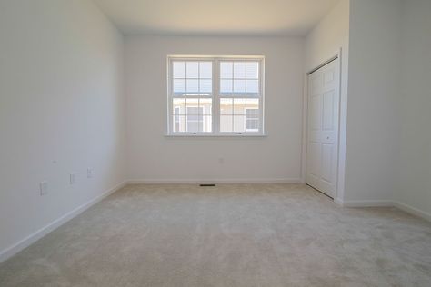 Empty Bedroom Layout, Ballet Asthetic, Empty Bedroom, Empty Apartment, Empty Rooms Interior, Brutalist Interior, Teen Room Designs, Rooms Interior, Room Boy