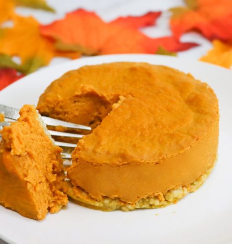 Dog Pumpkin Pie Recipe, Pie For Dogs, Pumpkin Recipes For Dogs, Dog Treat Recipes Easy, Thanksgiving Dog Treats, Holiday Dog Treats, Dog Treats Recipe, Thanksgiving Pie Recipes, Dog Treat Recipe