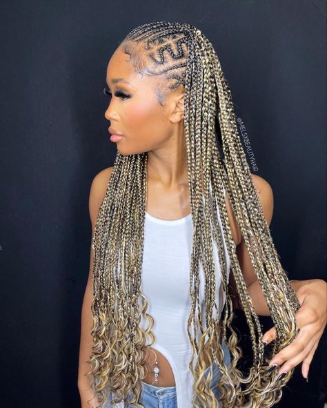 Braided Hairstyles Vacation, Black Girls Vacation Hairstyles, Knotless Braids Hairstyles Pictures, Blonde Feed In Braids Cornrows, Blond Cornrows Black Women, Blond Fulani Braids, Blonde Cornrow Braids, Honey Blonde Fulani Braids, Blonde Feed In Braids