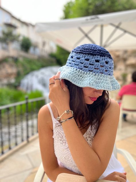 Crochet bucket hat colours of the sea beach wear summer time Blue Bucket Hat Crochet, Bucket Hat Tejido, Crocheted Bucket Hat, Bucket Hat Crochet, Blue Bucket Hat, Crochet Bag Tutorials, Crochet Bucket, Crochet Bucket Hat, Crochet Handbags Patterns