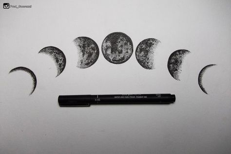 fases da Lua. Moon Phases Drawing, Moon Cycle Tattoo, Moon Phases Tattoo, Tattoos Inspo, Band Tattoos, Kunst Tattoos, Latest Tattoos, Sternum Tattoo, Black Tattoo