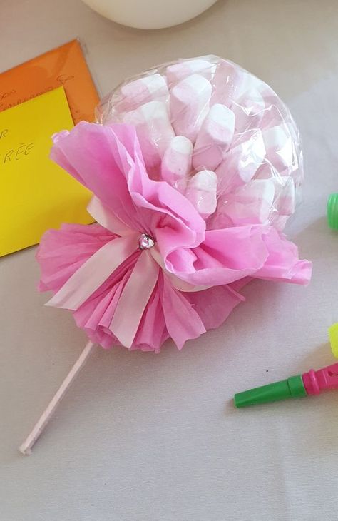 Marshmallow Bouquet Diy, Marshmallow Bouquet, Paper Rose Craft, Marshmallow Flowers, Dollar Tree Gifts, Rose Crafts, Flower Bouquet Diy, Flower Box Gift, Diy Gift Baskets