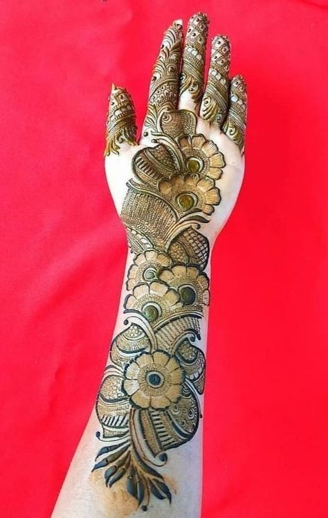 Beautiful & Simple Henna Design For Festivals! Hand Mahendi, Leg Mehandi, Simple Henna Design, Arabic Mehendi, Mehandhi Designs, Front Mehndi Design, Mehendi Art, Simple Arabic Mehndi Designs, Cone Design