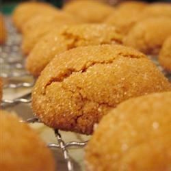 Big Soft Ginger Cookies Big Soft Ginger Cookies, Soft Gingersnap Cookies, Ginger Cookies Recipe, Best Gingerbread Cookies, Soft Ginger Cookies, Ginger Cookie Recipes, Bake Christmas, Soft Gingerbread Cookies, Soft Cookies