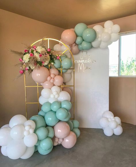 Balloon Flower Decorations, Idee Babyshower, Bridal Shower Decorations Diy, Pastel Birthday, Balloon Display, Easy Backdrops, Arch Decoration Wedding, Birthday Balloon Decorations, Balloon Backdrop