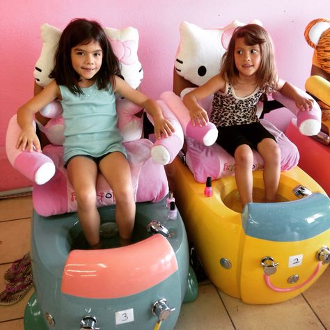 Hello kitty childrens spa chair. So adorable  manicure & pedicure #hellokitty Kids Nail Salon, Kids Barber Shop, Childrens Salon, Kids Barber, Kids Hair Salon, Kids Salon, Kids Spa, Spa Chair, Nail Salon Decor