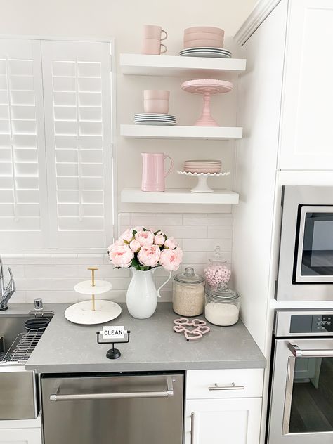 Pink Accents In Kitchen, Pink Accent Kitchen Decor, Pink And Gray Kitchen Decor, Pink White Interior, Pink Grey And White Kitchen Ideas, White Kitchen Pink Accents, White Kitchen With Pink Backsplash, Soft Pink Kitchen Aesthetic, Kitchen With Pink Accessories