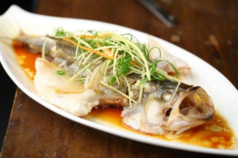 Chinese Steamed Fish Steamed Whole Fish, Chinese Steamed Fish, Fish Benefits, Asian Fish Recipes, Worst Cooks, Whole Fish, Mapo Tofu, Overnight Oat, Soy Recipes