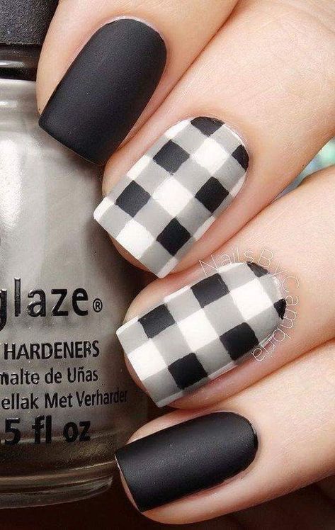 30 Eye-Catching Matte Nail Art Design Ideas for This Weekend Plaid Nails Black, White Plaid Nails, Nails Black And White, Halloween Nail Colors, Plaid Nail Art, Black And White Nail Art, Matte Nail Art, Black Nail Art, Plaid Nails