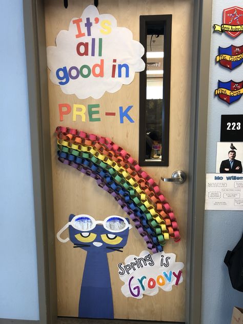 Read Across America Door Decorations, Pete The Cat Classroom, Room Parent, Classroom Doors, Parents Room, Door Art, Door Decorations Classroom, Pete The Cat, Toddler Rooms