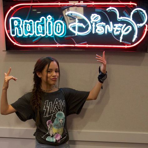 Jenna Ortega Disney Channel, Jenna Ortega Rare Pictures, Jenna Ortega Disney, Jenna Ortega Richie Rich, Jenna Ortega Spiderman, Jenna Ortega Hands, Jenna Ortega Funny Pics, Jenna Ortega Kid, Jenna Ortega Eating