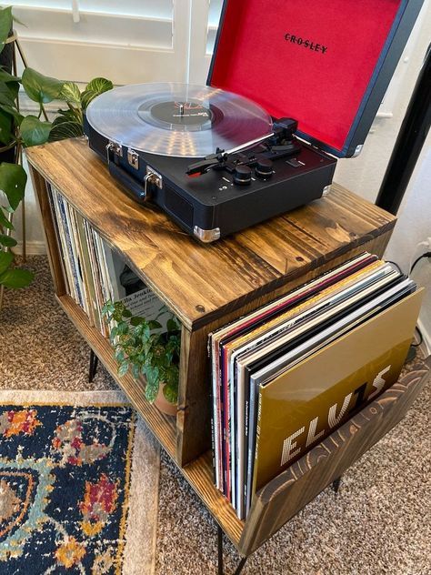 Vintage Furniture Bedrooms, Small Record Table, Midcentury Modern Apartment Bedroom, Table For Record Player, Ikea Record Player Stand, Record Player Table Decor, Wooden Record Player Stand, Turn Table Set Up, Mid Century Modern Apartment Decor