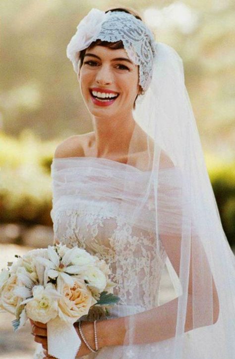 Anne Hathaway short wedding hairstyle Latest Bridal Hairstyles, Bridal Hairstyles For Short Hair, Wedding Hairstyles For Short Hair, Wedding Dresses Vintage Bohemian, The Right Hairstyles, Empire Waist Wedding Dress, Empire Wedding Dress, Long Train Wedding Dress, Bride Headpiece