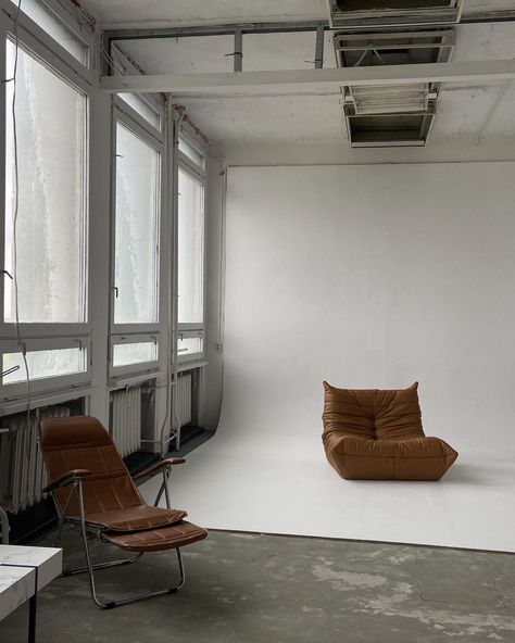 Photo Studio Interior, Photography Studio Decor, Design Studio Workspace, Home Studio Photography, Instagram Photoshoot, Studio Chairs, Studio Interior Design, Dream Studio, Studio Interior