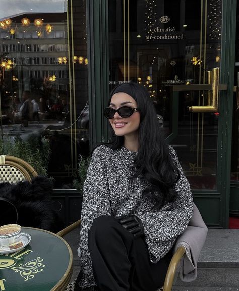 Outfit Cafe, Old Money Winter, Nyc Fits, Classy Winter Outfits, Black Wide Leg Trousers, London Outfit, Paris Outfits, Cafe Coffee, Coffee Date