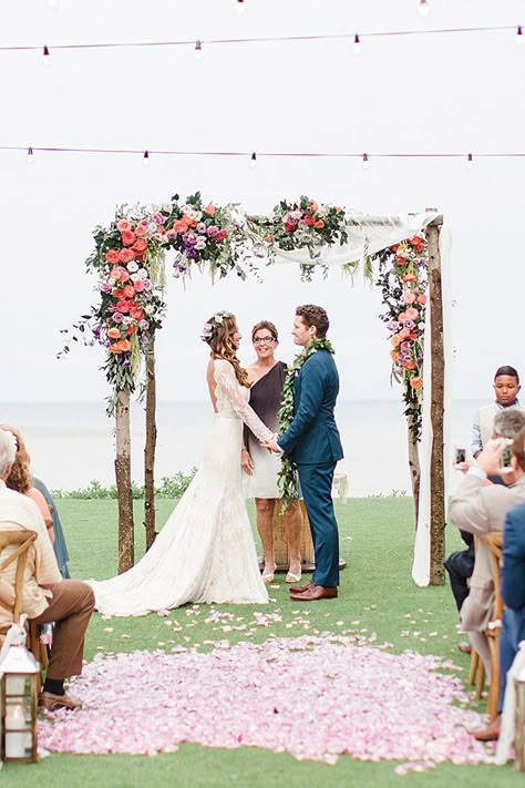 Chuppah Diy, Huppah Wedding, Officiate A Wedding, Simple Wedding Arch, Ceremony Archway, Chuppah Flowers, Wooden Wedding Arches, Gracie Jiu Jitsu, White Wedding Arch