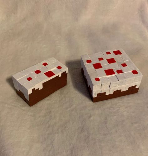 Diy Minecraft Decorations, Minecraft Diy Crafts, Crafts To Do When Your Bored, Food Art Painting, Minecraft Blocks, Diy Minecraft, Handmade Plushies, Minecraft Decorations, Minecraft Cake