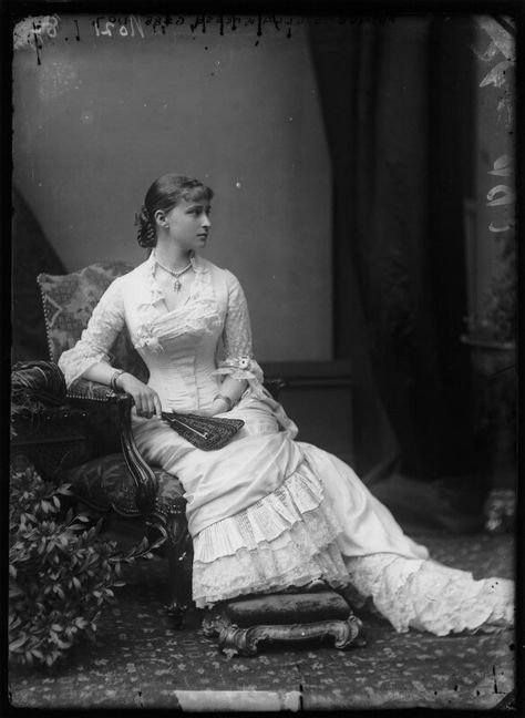 Victoria Of Hesse, Princesa Elizabeth, Queen Victoria Prince Albert, Greek Royal Family, Princess Alice, Princess Elizabeth, 19th Century Fashion, Grand Duke, Imperial Russia