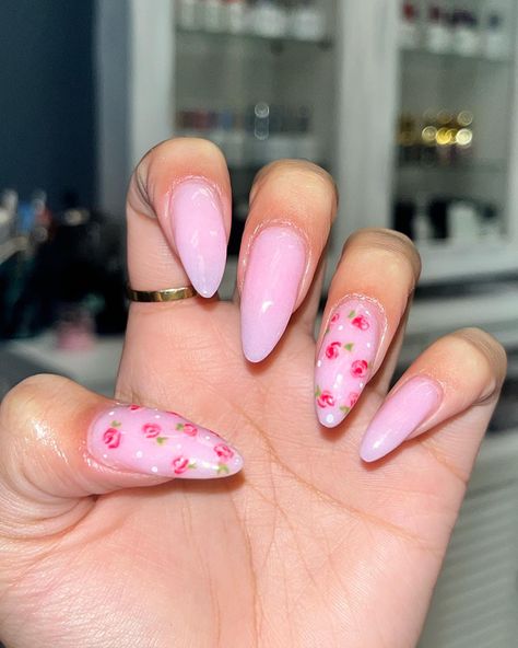 Melanie Martinez Nails Style, Coquette Flower Nails, Nails Roses Design Flowers, Croquette Nails Pink, Light Pink Floral Nails, Pink Nails With Roses, Pink Birthday Nails Almond, Cute Nail Shapes, Ballet Core Nails