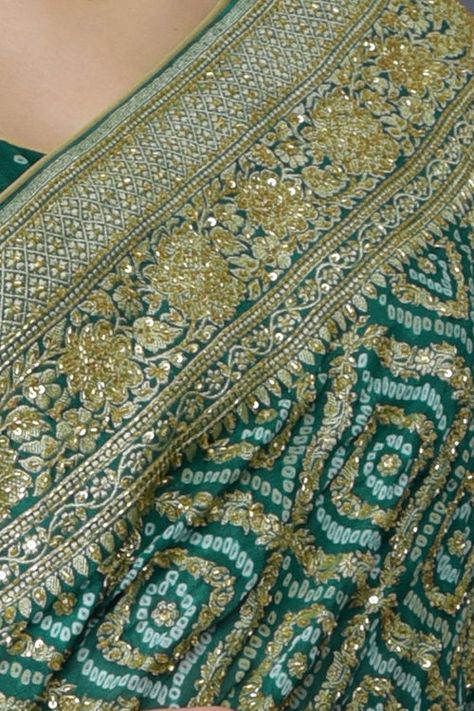 Banarasi Embroidery Saree, Bandhini Saree Blouse Designs, Green Bandhani Saree, Saree Varieties, Bandhani Fabric, Bandhej Saree, Women Talking, Dresses For Men, Bridal Sarees South Indian