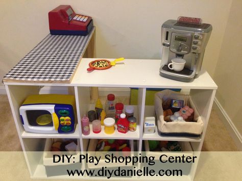 DIY shopping center for pretend play Kids Play Store, Vet Surgery, Kids Grocery Store, Pretend Grocery Store, Play Grocery Store, Old Bookshelves, Play Market, Pretend Kitchen, Playroom Organization