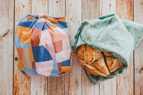 Fabric Bread Bag Sewing tutorial - Life Sew Savory Bread Bag Pattern, Sewing Template, Bag Sewing Tutorial, Create Storage, Handmade Bread, Holiday Bread, Bread Bag, Sewing Templates, Bread Storage