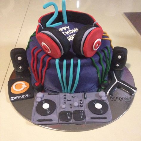 Rave Cake, Anniversary Cake, Ravens, How To Make Cake, Amazing Cakes, Custom Creations, Baby Car Seats, Cake Decorating, Dj